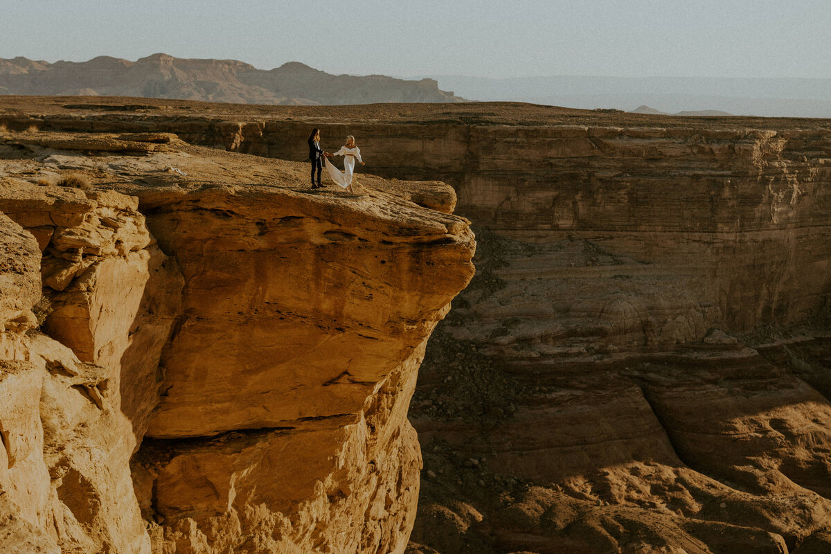 Baylee and Kyle Alstrom Point Lake Powell Modern Sunrise Elopement-78