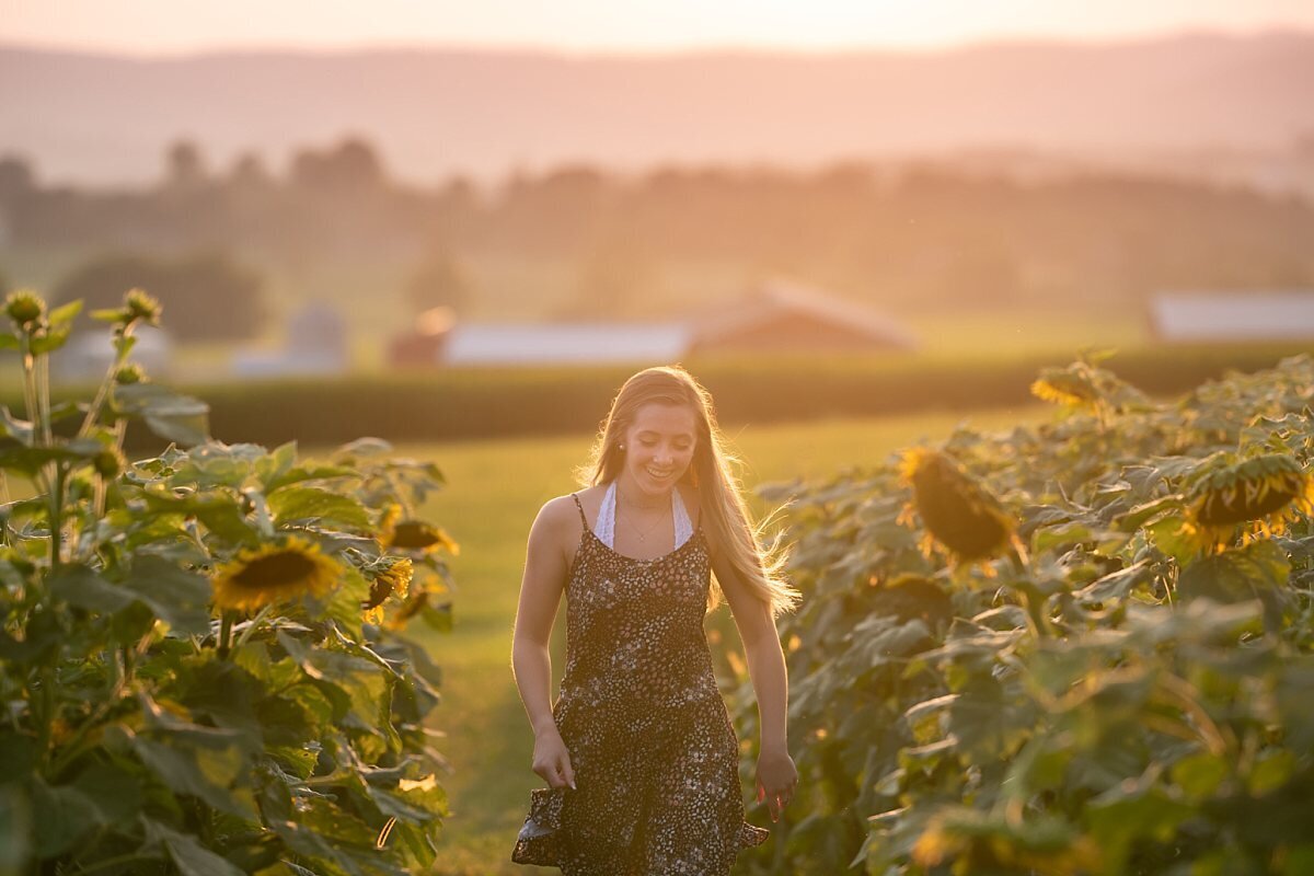Maryland-teen-girl-in-sunflowers