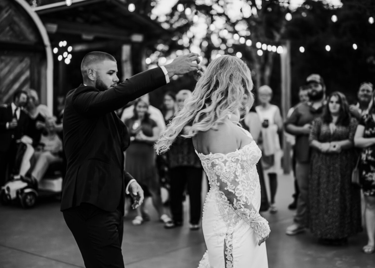 couple-dancing-at-wedding-reception