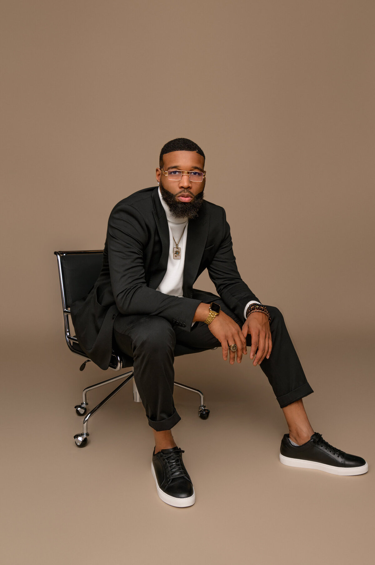 Entrepreneur headshot captured in our Tacoma studio, designed for forward‑thinking business owners who want bold, polished images that reflect their vision and authority.