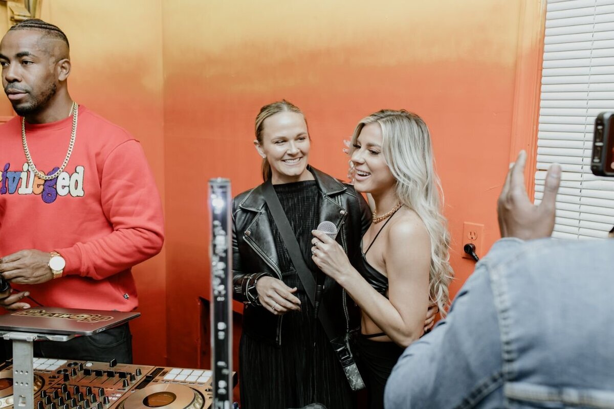 cbs-love-island-event-02