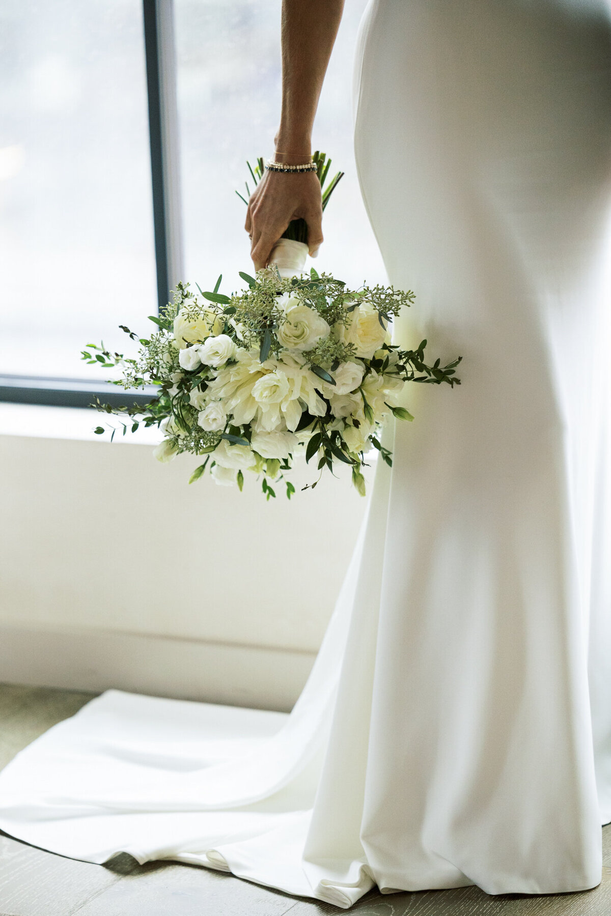 A closeup photo of a bridal bouquet