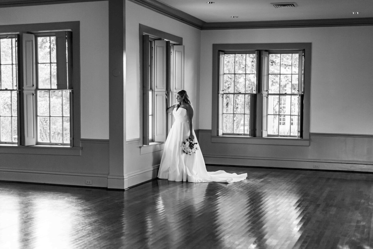 Black and white image of bridal portraits at River Oaks Garden Club.