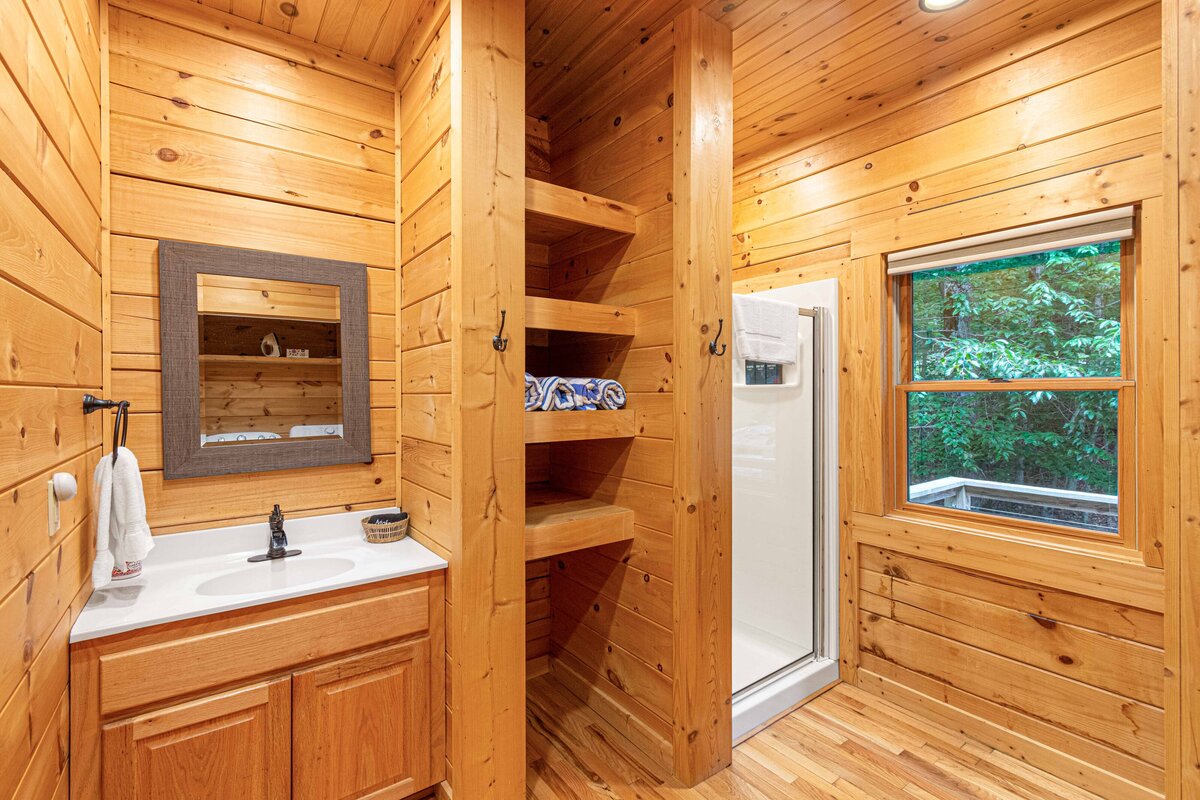 Main Level Bed & Bath 1 (4)