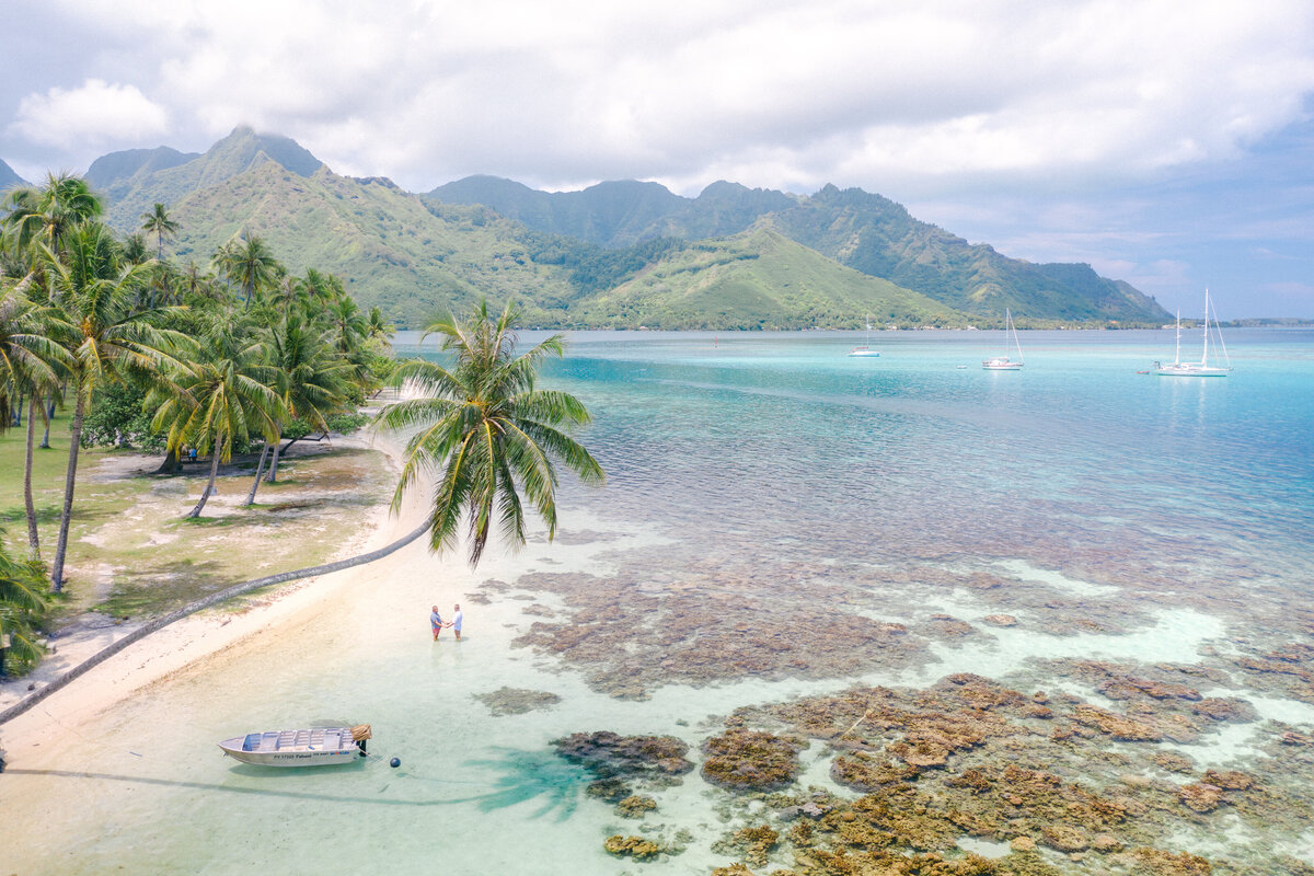 PCP-Moorea-Photographer-Beach-Couple-1