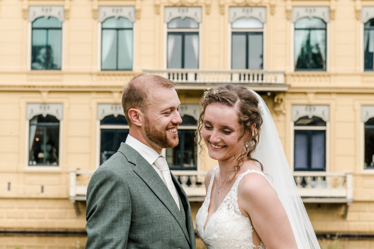 Trouwen Borg Nienoord Leek, bruiloft fotograaf, trouwen in Groningen (49)