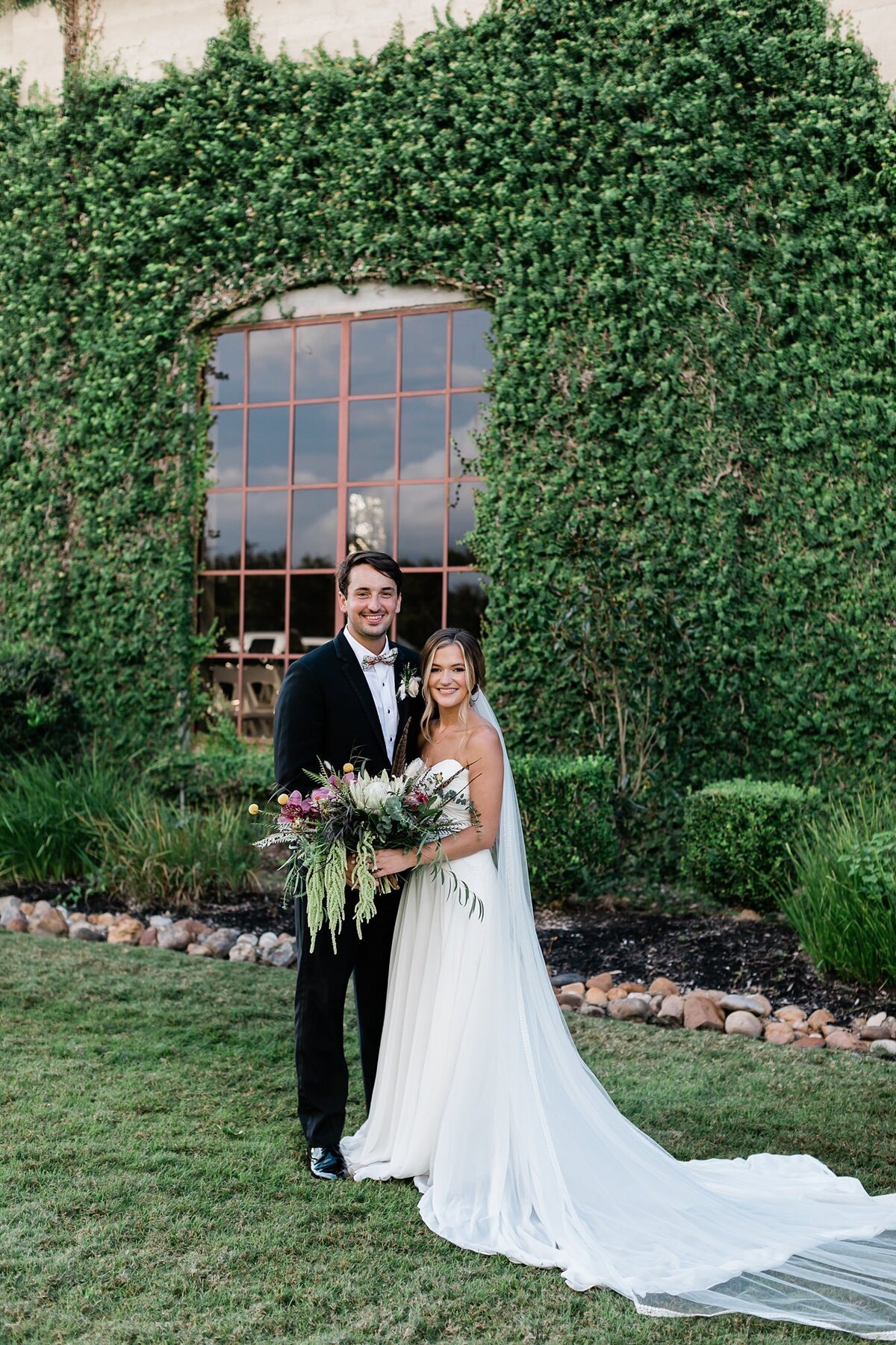 westernrootsandfallromancemorganandjimmysoldedobbinstationwedding57
