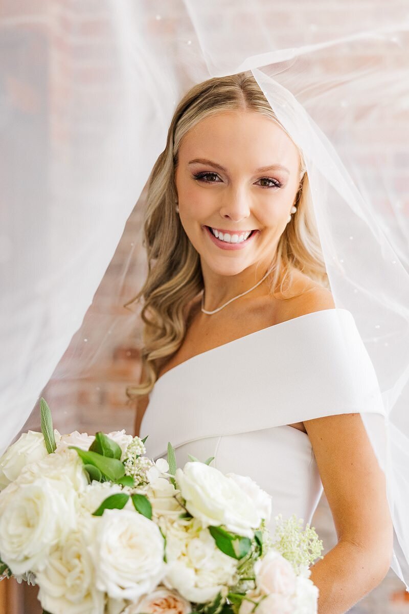 Bride Getting Ready with Mom and Bridesmaids at The Loft on 6th071