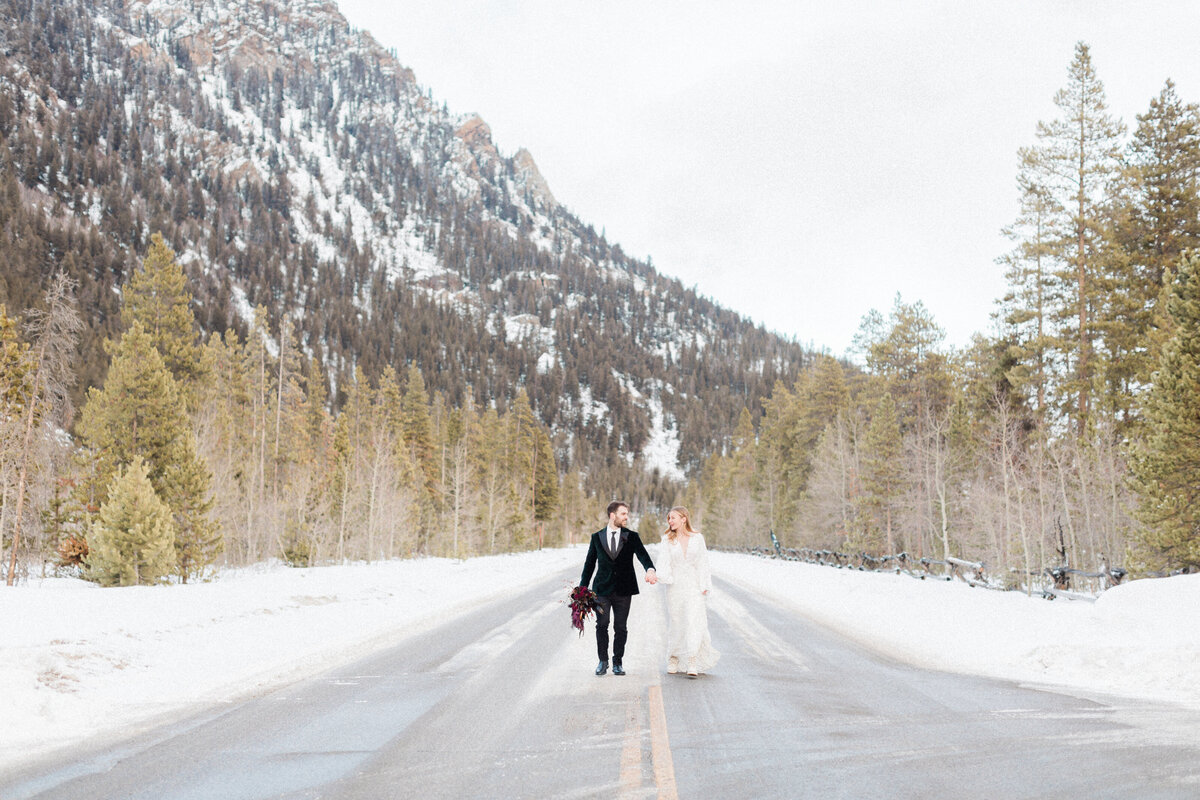 Colorado_Loveland_Pass_Winter_Elopement_By_Diana_Coulter-51