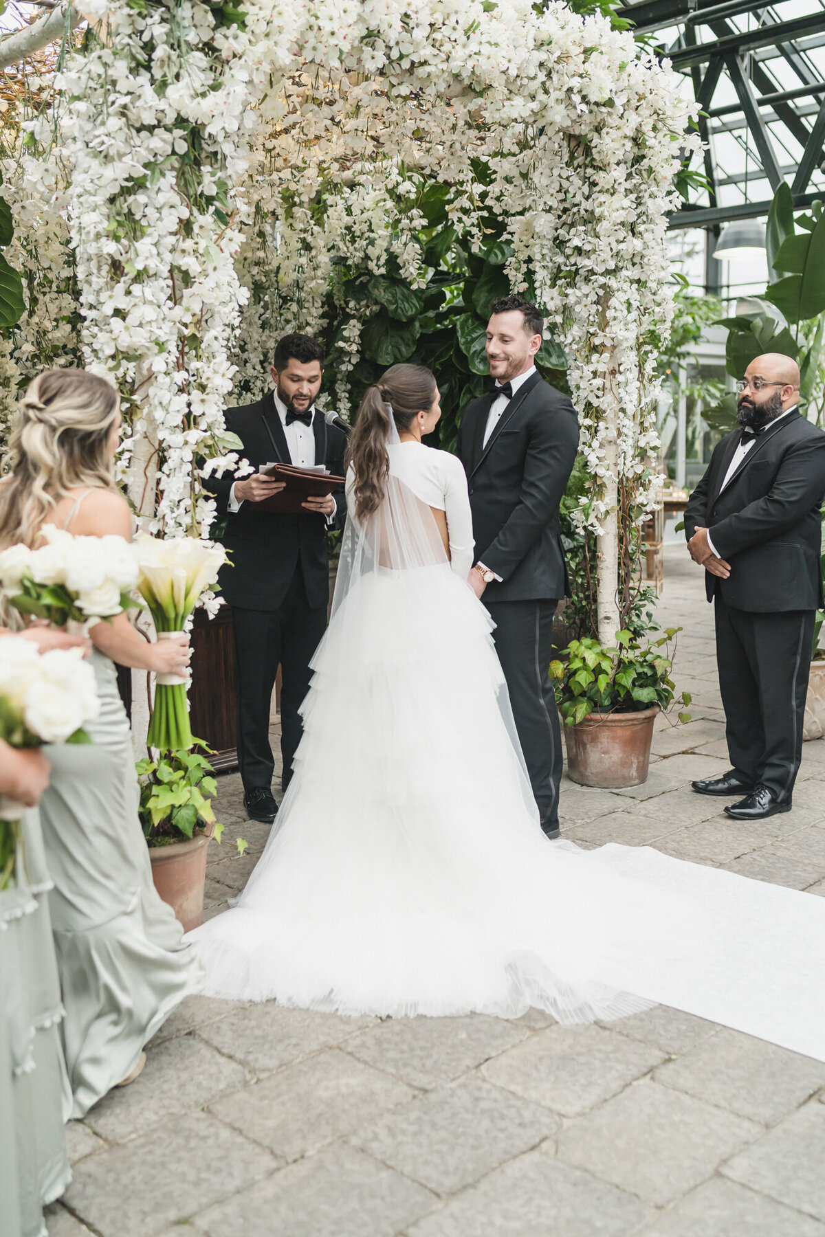 A MODERN ROMANTIC CLASSIC BLACK TIE PLANTERRA CONSERVATORY LUXURY WEDDING IN WEST BLOOMFIELD MICHIGAN BY KARI DAWSON13
