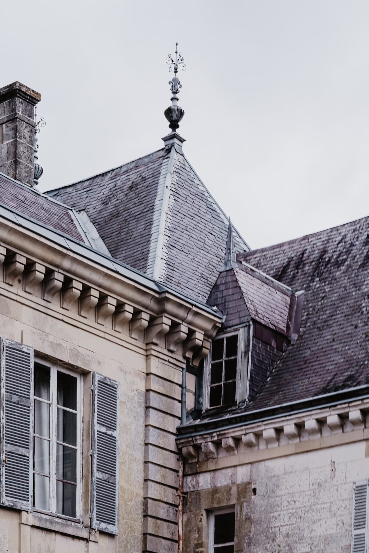 Champagne wedding photographerRomantic winter wedding - elopement at Château de Mairy in France _Wedding Photography by SELENE ADORES-013_ROV3505