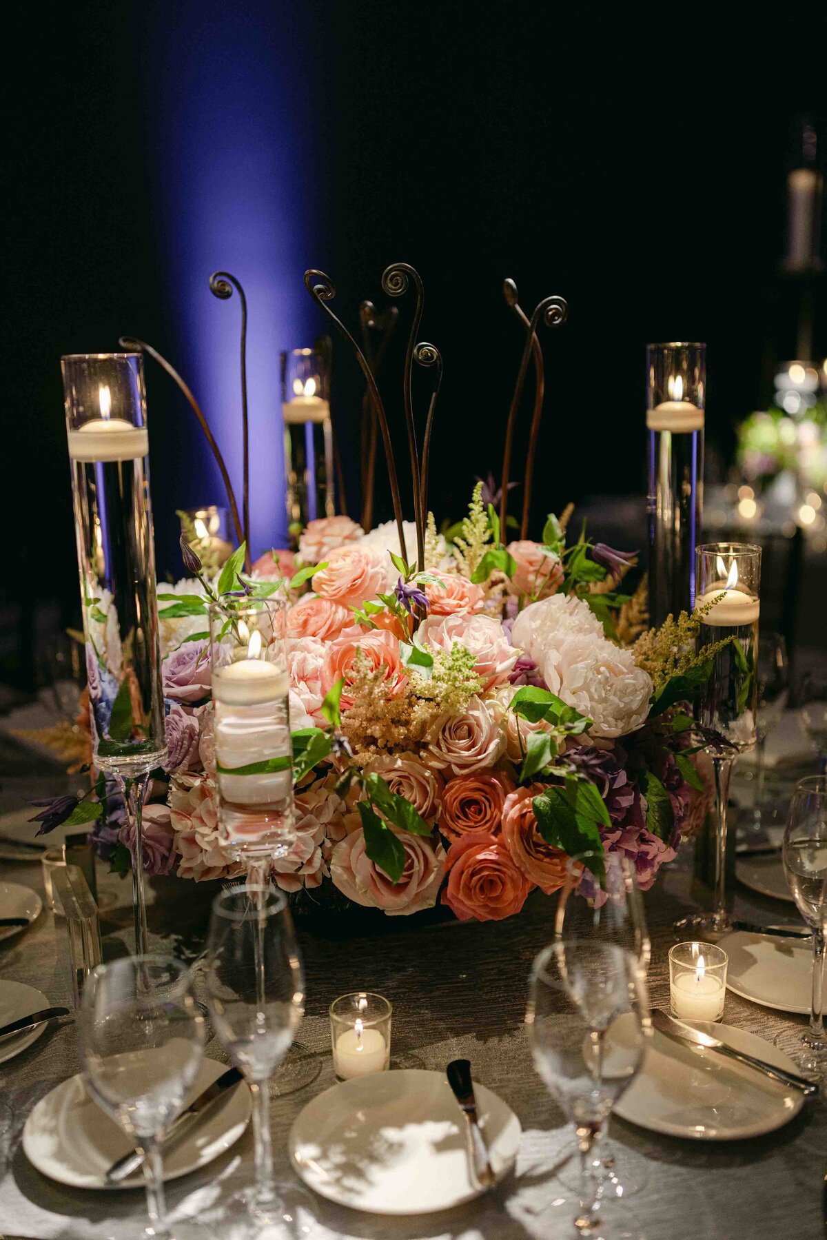 wedding-day-table-florals-at-the-logan-hotel