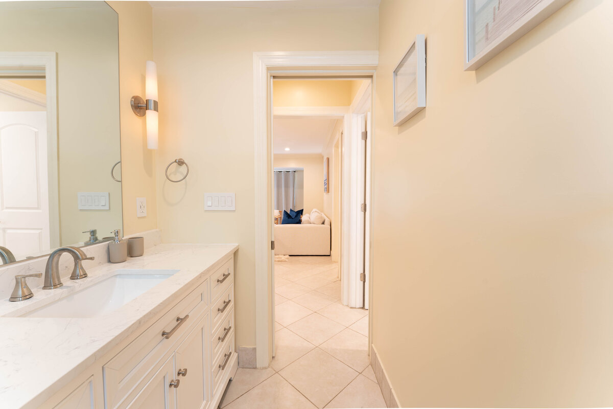 Bathroom 2 (2)