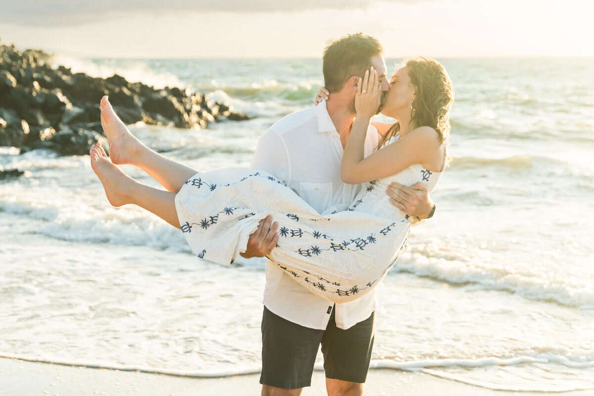 Romantic Hawaii couples photography images