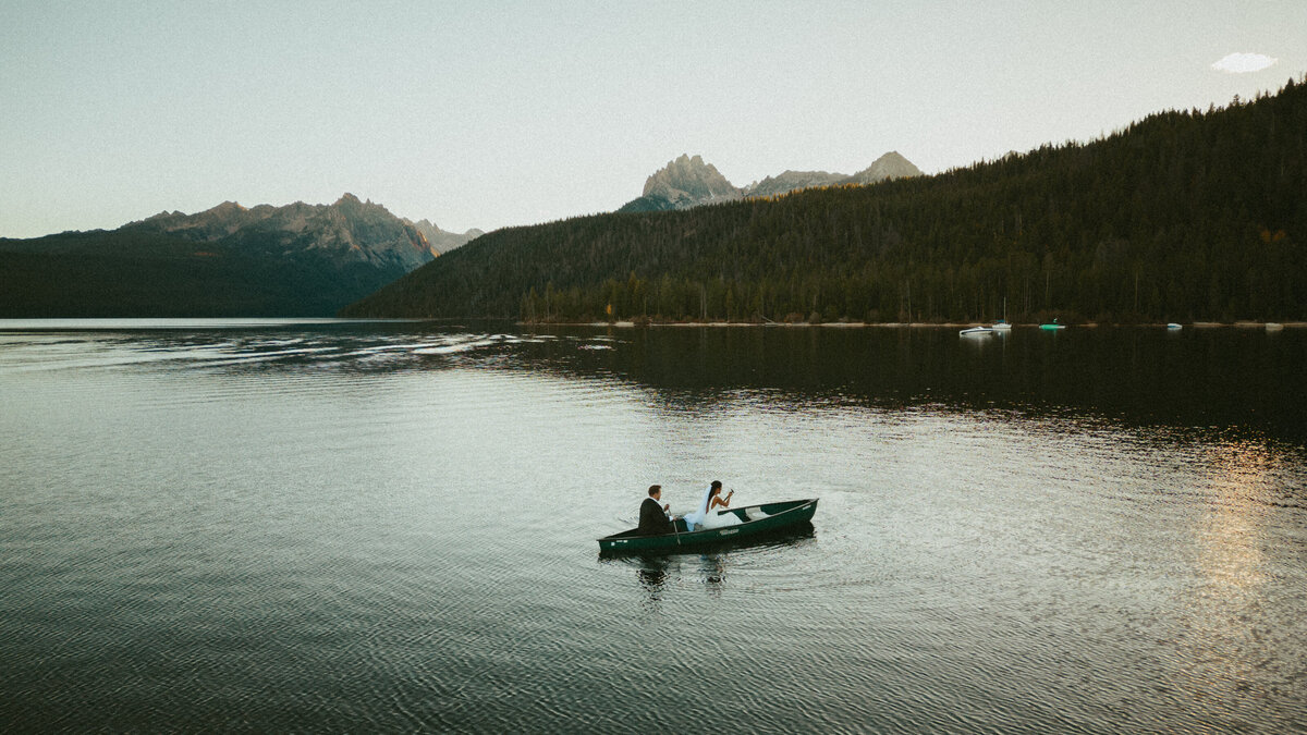 stanley-idaho-redfish-lake-stanley-lake-october-fall-elopement-jayde-mikenzie-photography-7-2