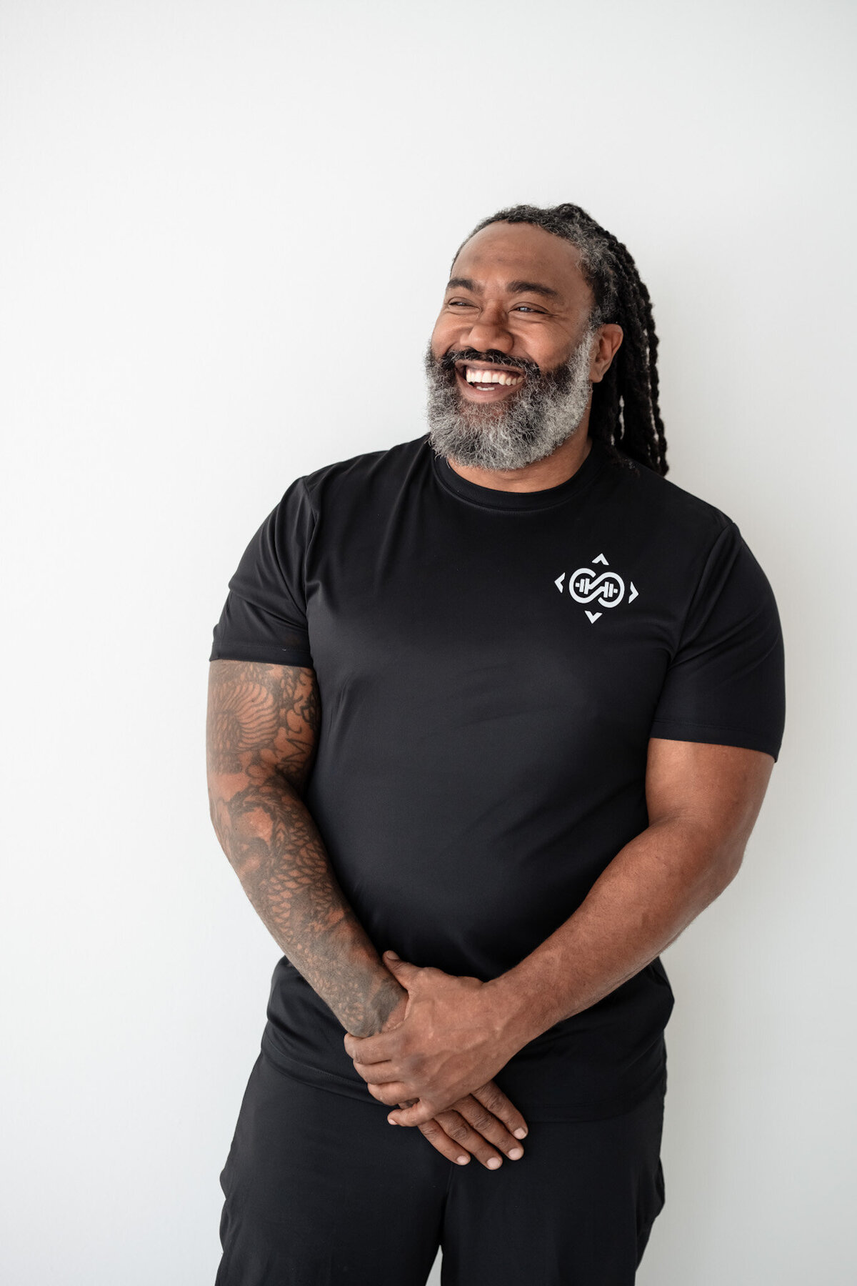 jeffs-gym-trainers-smiling-team-photo