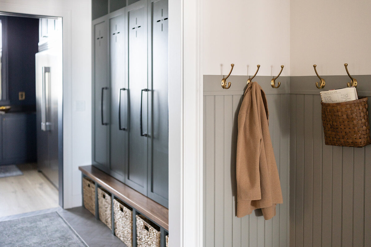 michele rosenboom design cozy colonial master mudroom 4