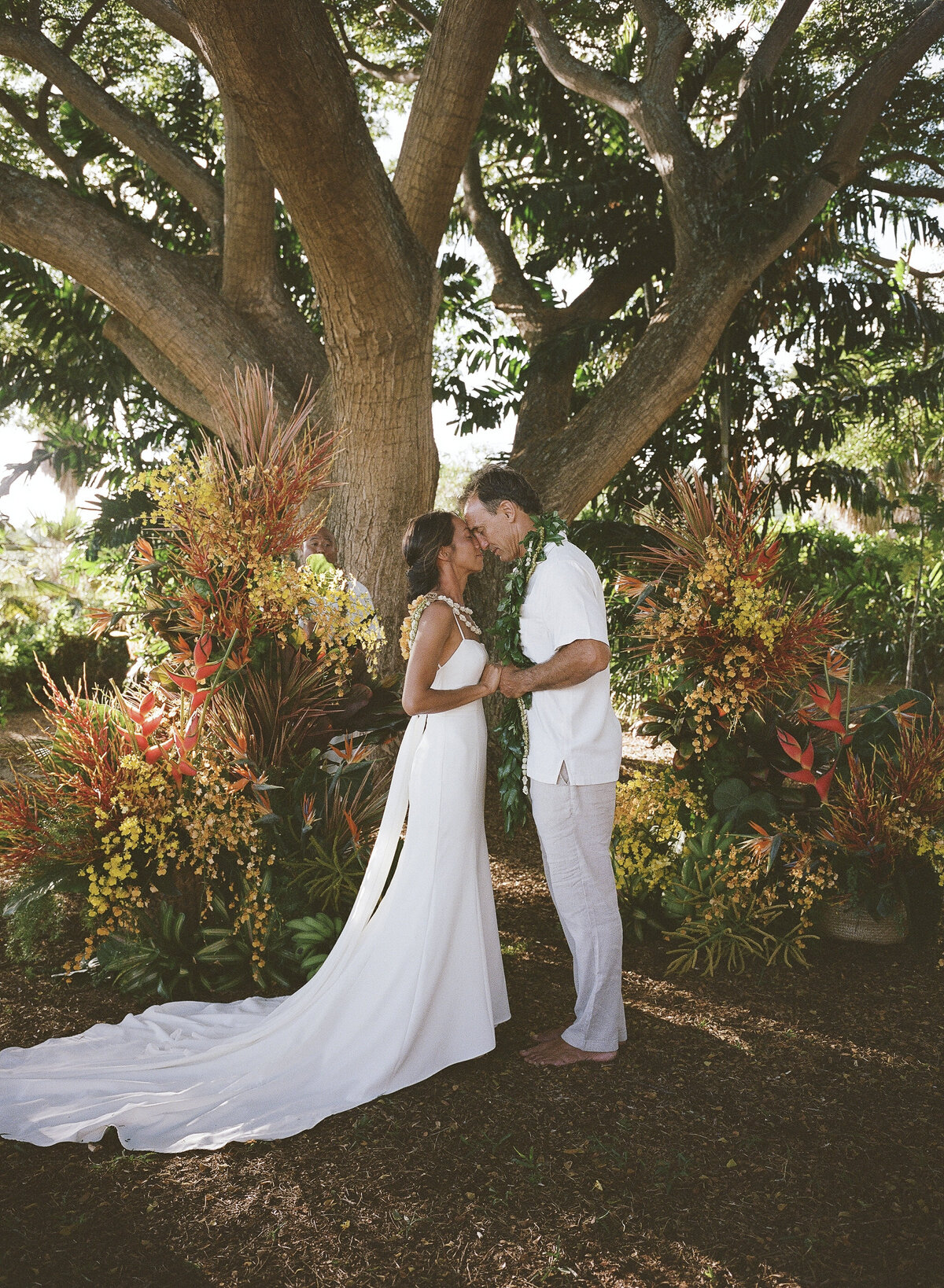 Kim-Dave-Kauai-Wedding-Film-Photography-McBrdye-Allerton-Gardens-AMasihy-Photography-38 (1)