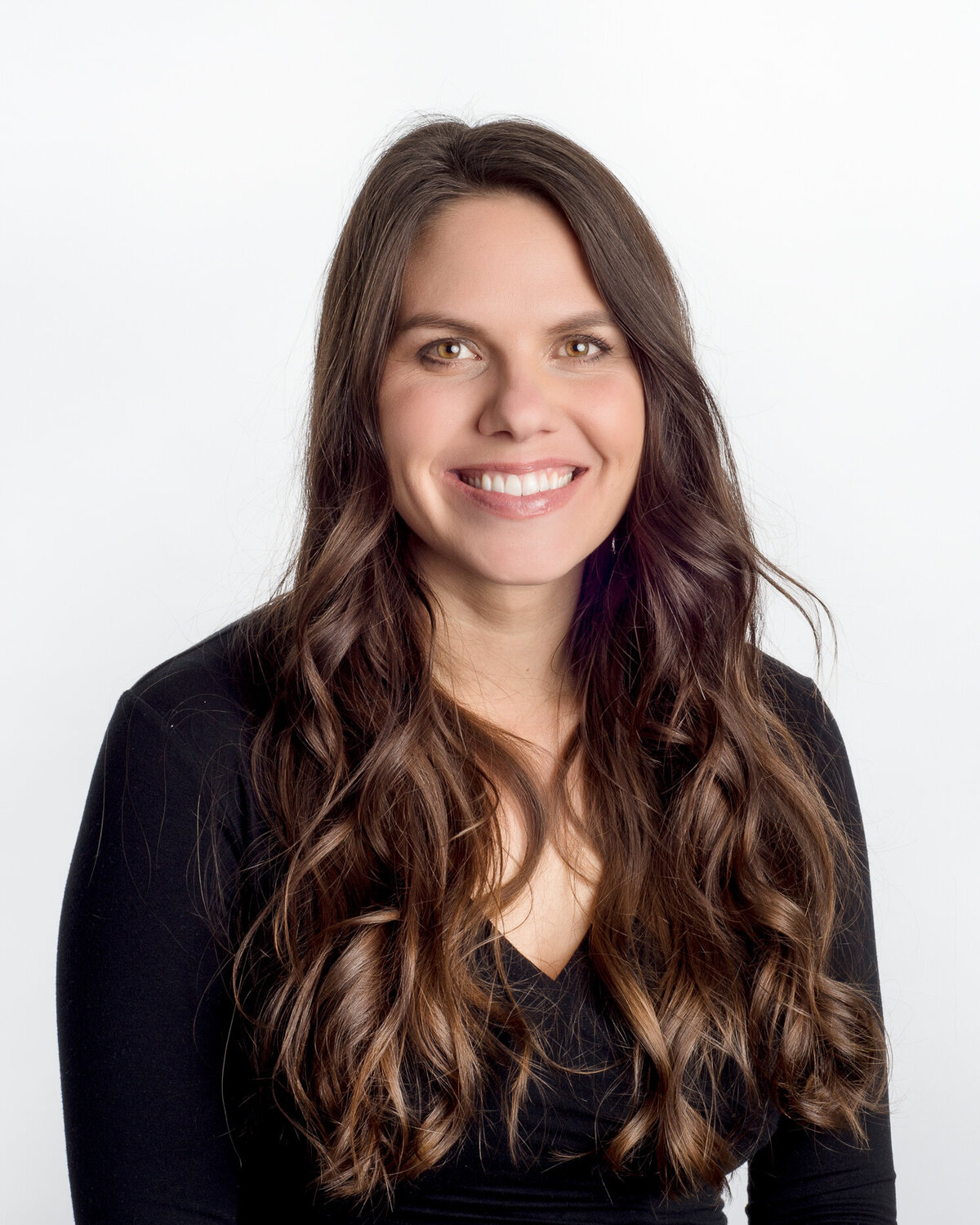 Headshot-of-woman-with-long-dark-hair