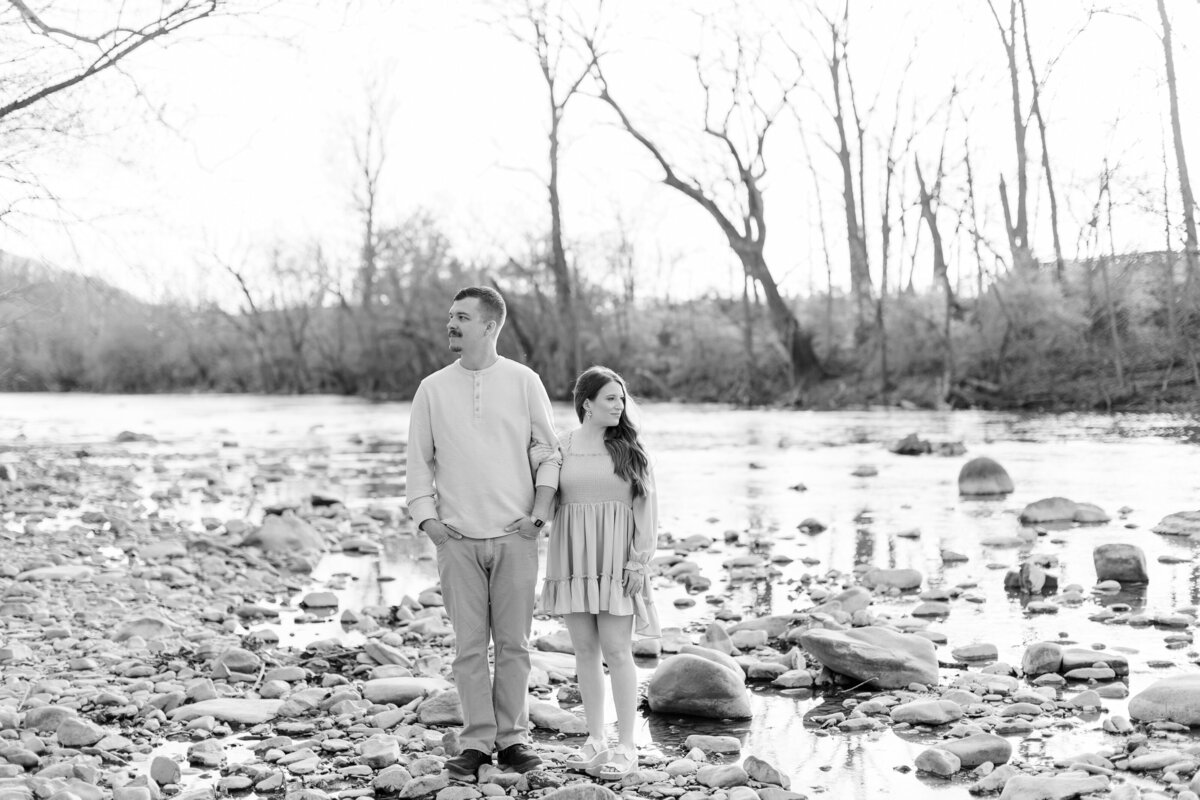 Colorful-Springtime-Greenhill-Park-Roanoke-Engagement-Session-Photography-S-26