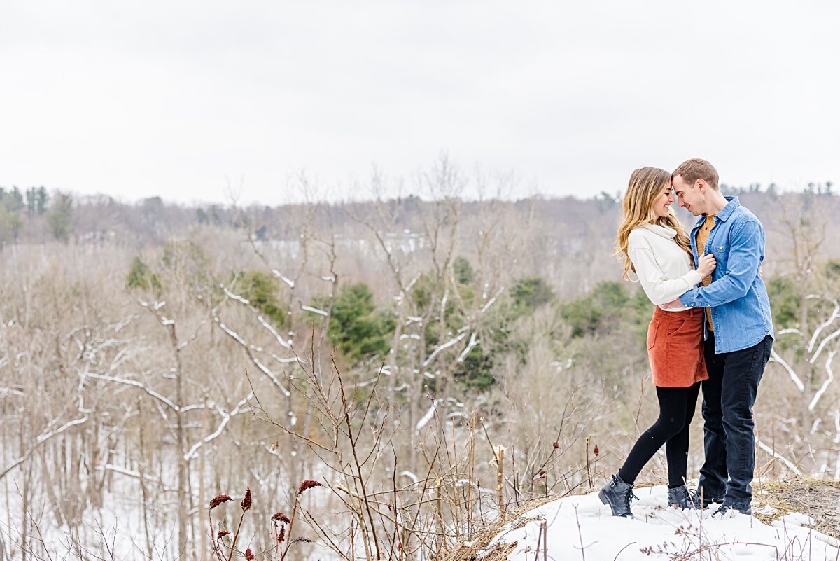 couple-hugging-at-beards-hills-in-winter