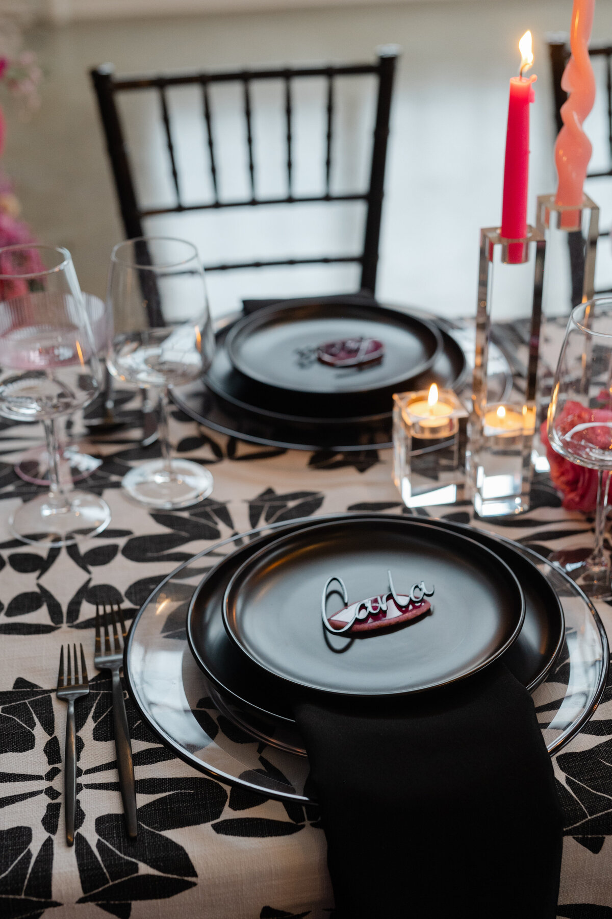 Black and pink wedding tablescape of plate closeup