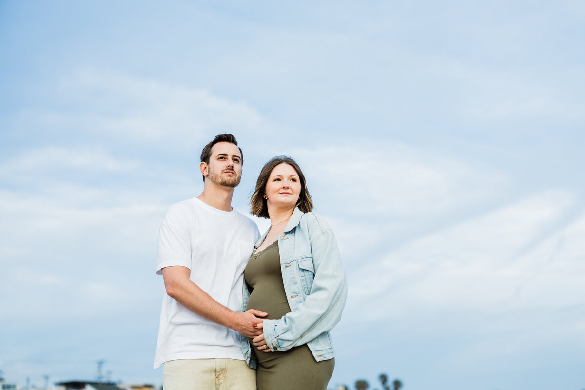 expecting-couple-on-Manhattan-Beach