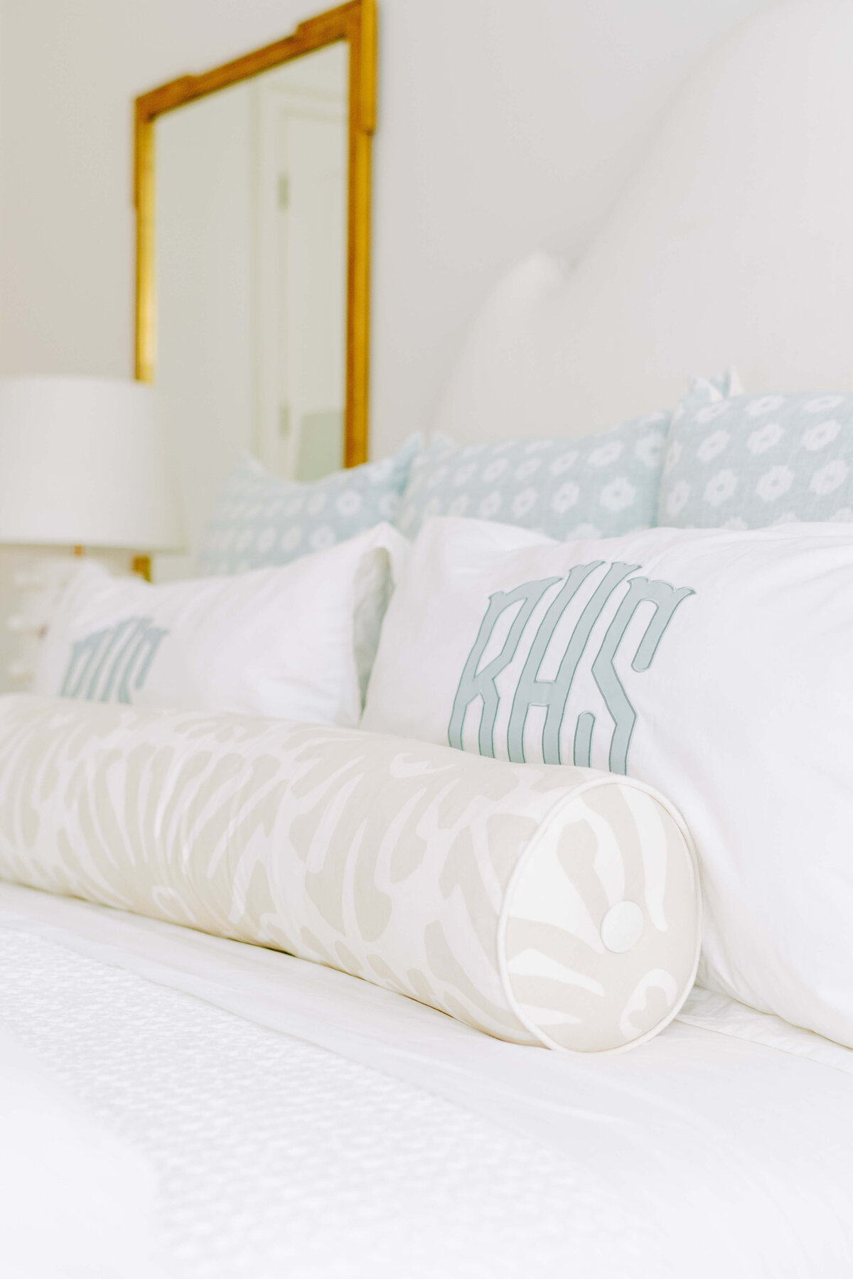 oyster creek studios hause white bed in bedroom