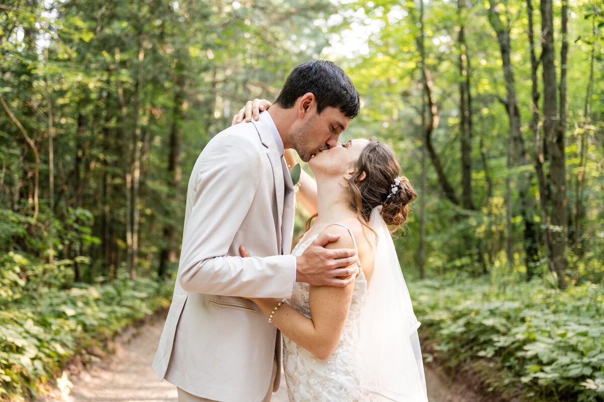 Sun-set-wedding-couple-northland-country-club-5