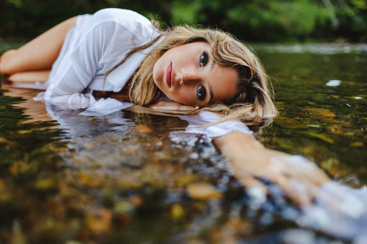 Summer-Senior-PHotos-Creek-in-the-Water-Harrisburg-PA-