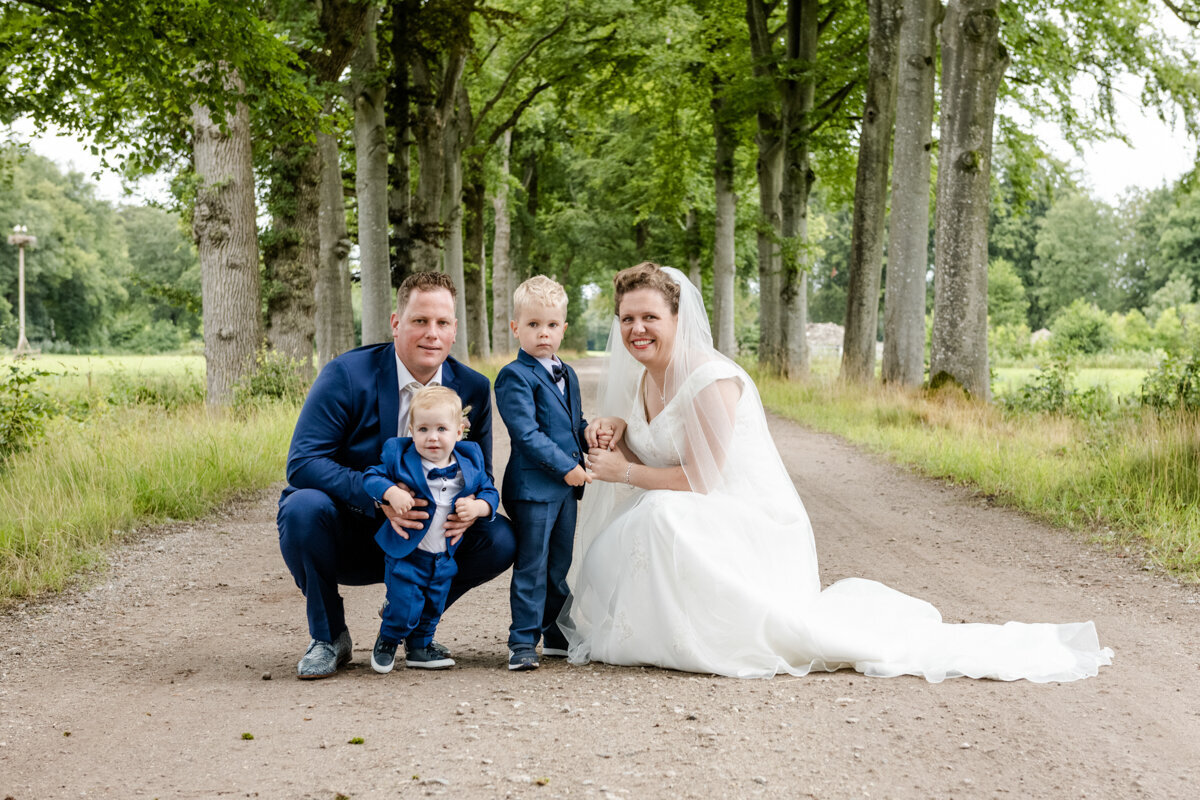 Trouwen in Beetsterzwaag, Wallebos, trouwfotograaf Friesland, bruiloft fotograaf  (10)