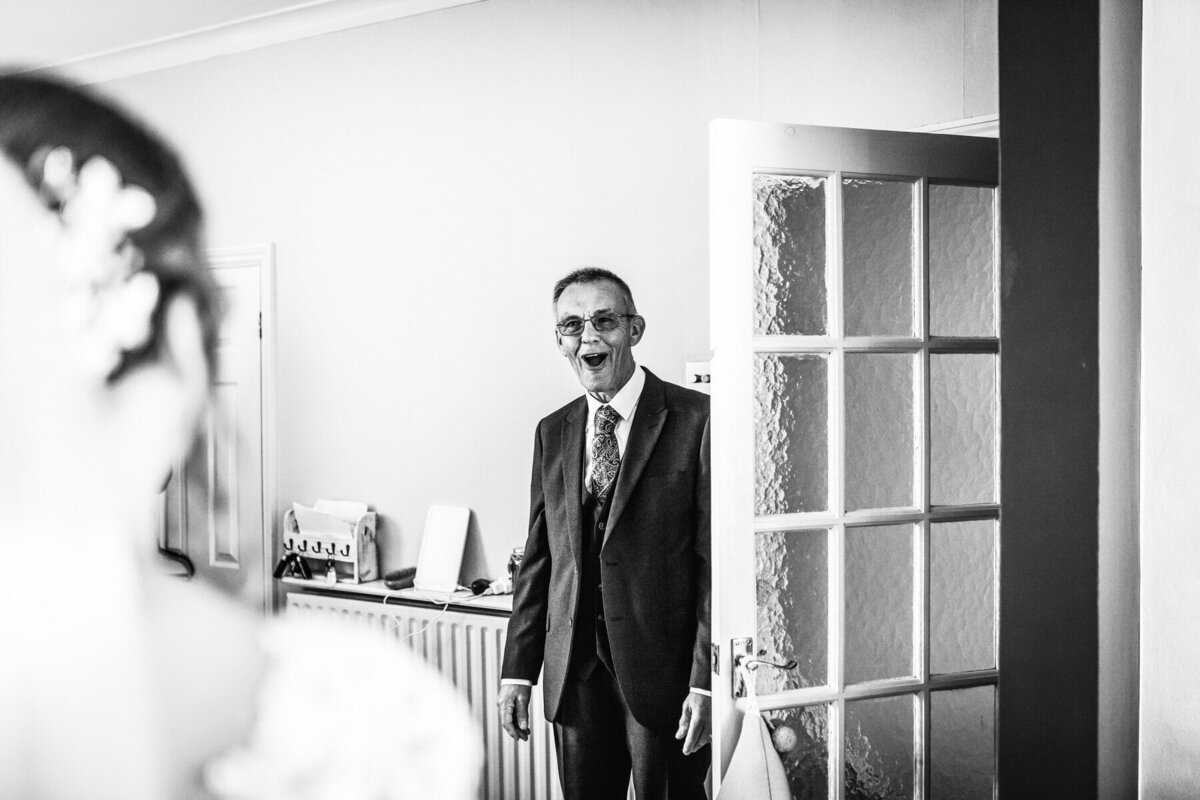 Natural Wedding Photographer Kent_CL elliharry - The lorship pub-london wedding-113-1