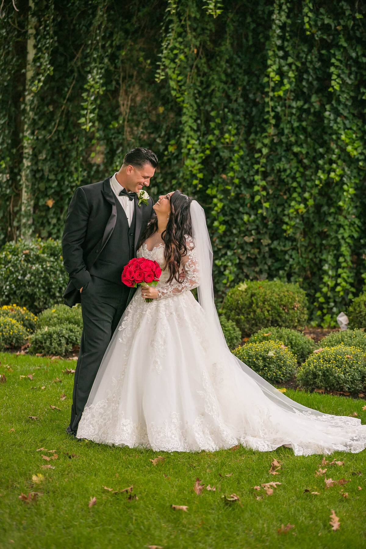 bride and groom photography outside at lehigh country club in allentown italian