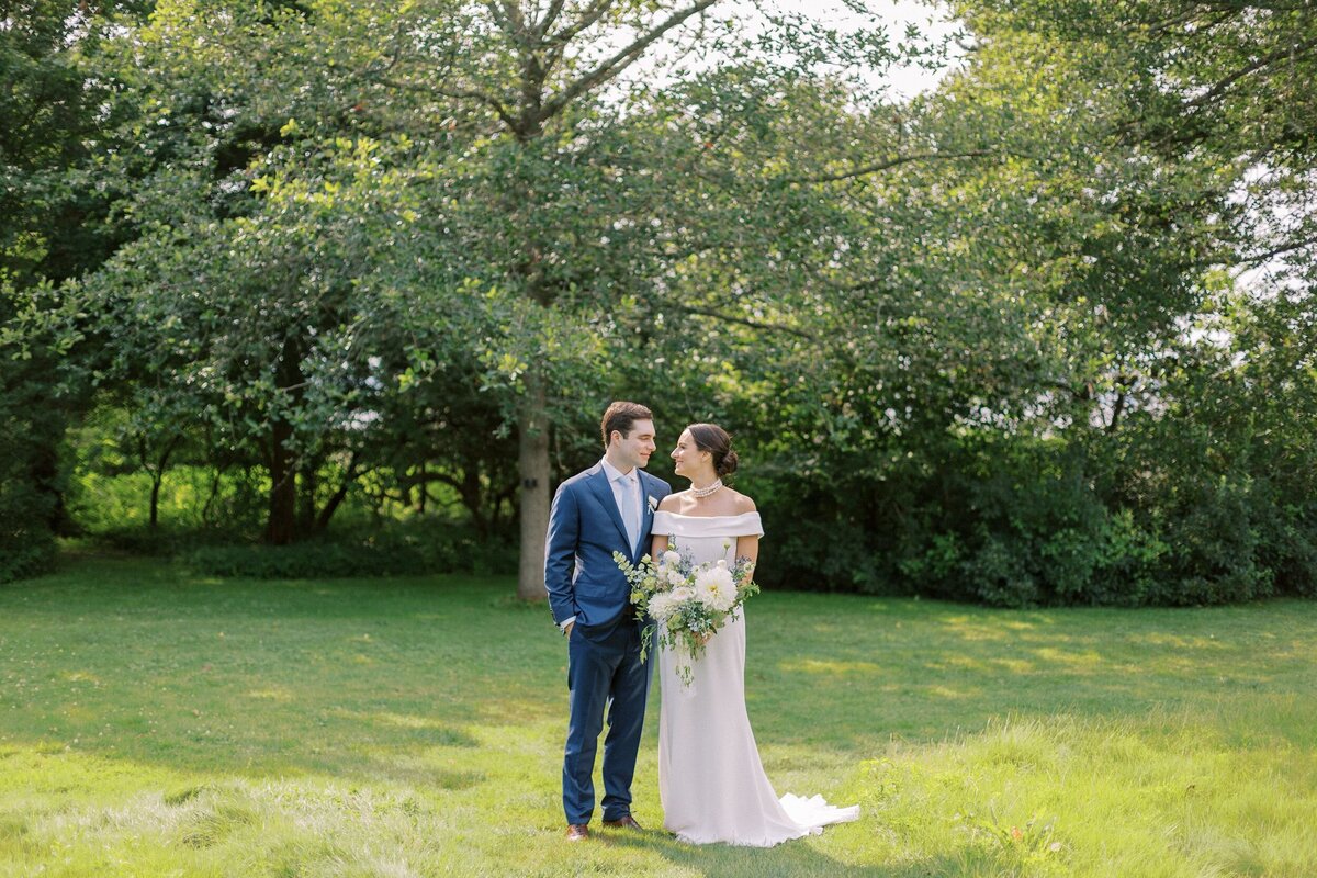 Caitlin-Chris-Blithewold-Mansion-Wedding-18