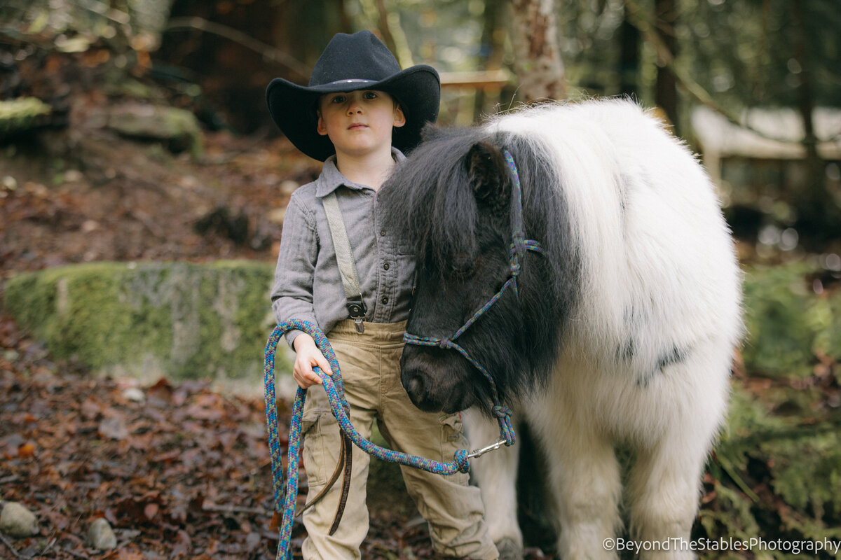 horse and child potrait