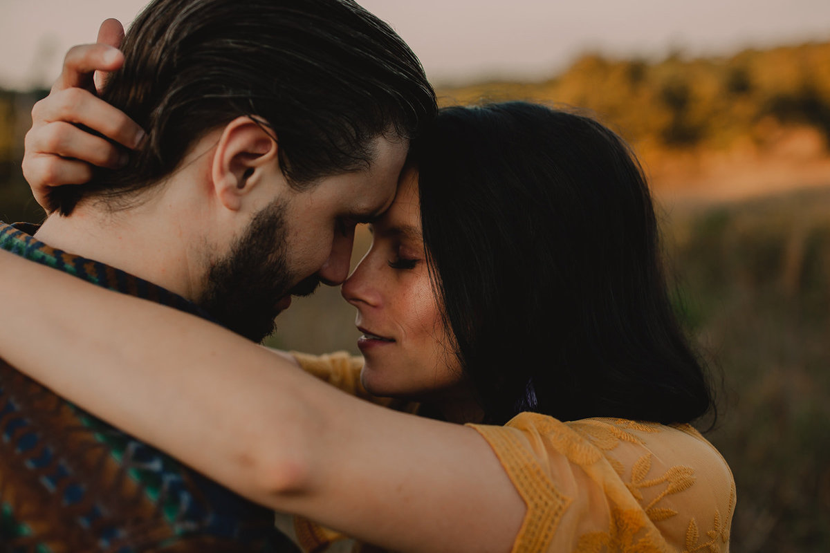 18_Outdoor-Maternity-Boho-Open-Field-Summer-Sunset_Couple