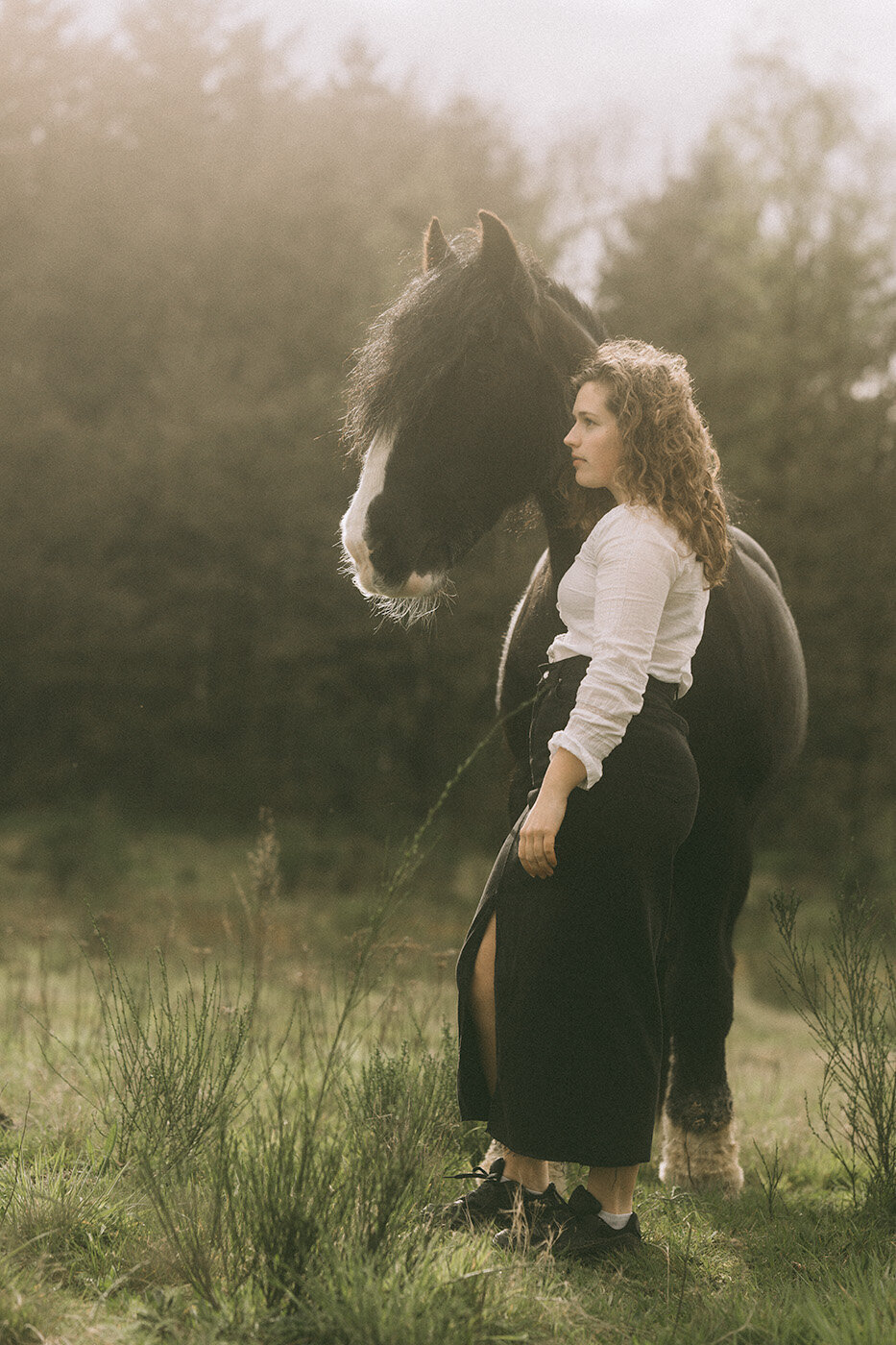 Vera’s paard vastgelegd in een dynamische actie, verhalende fotografie door Alina Nieman.