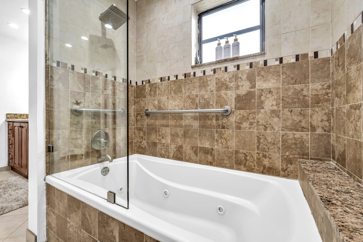 Bathroom 1 (2)