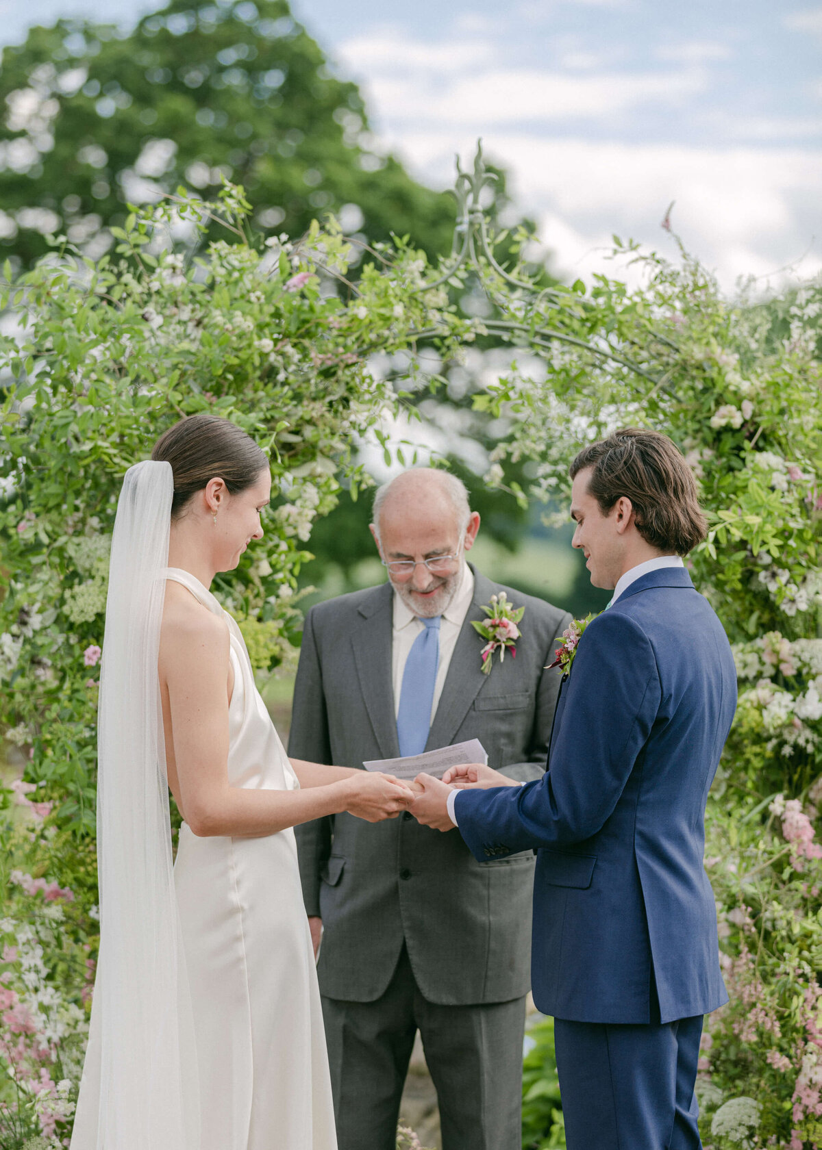 chloe-winstanley-weddings-outdoor-ceremony-flower-arch-bride-groom