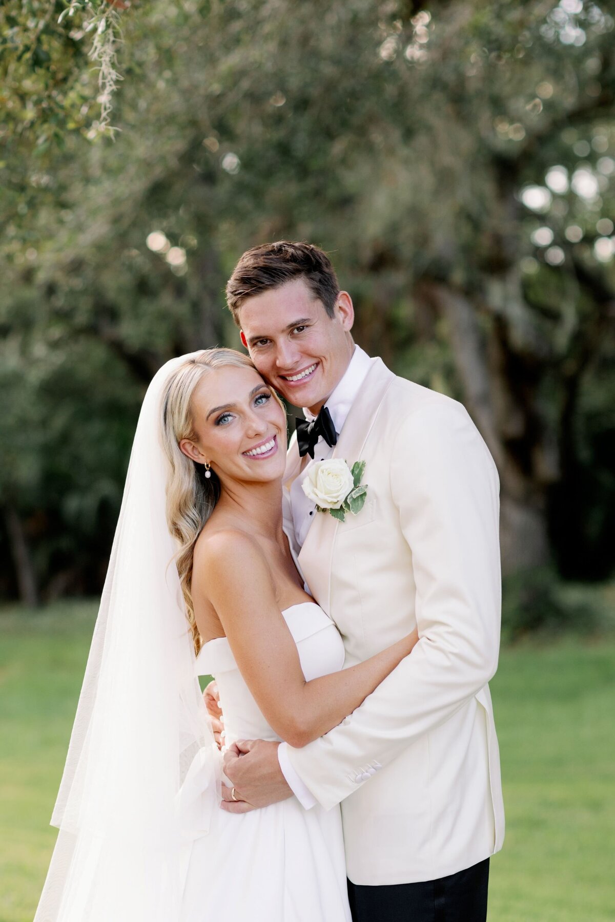 brittany-pannebaker-tampa-florida-destination-wedding-photographer-wedding-chandler-and-cole-tampa-harborside-chapel-399