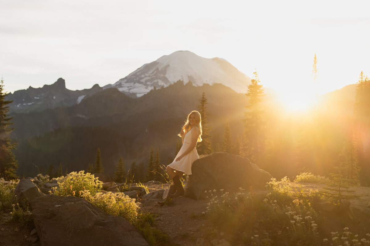 Mount_Rainier_Sunset_Senior_Photos