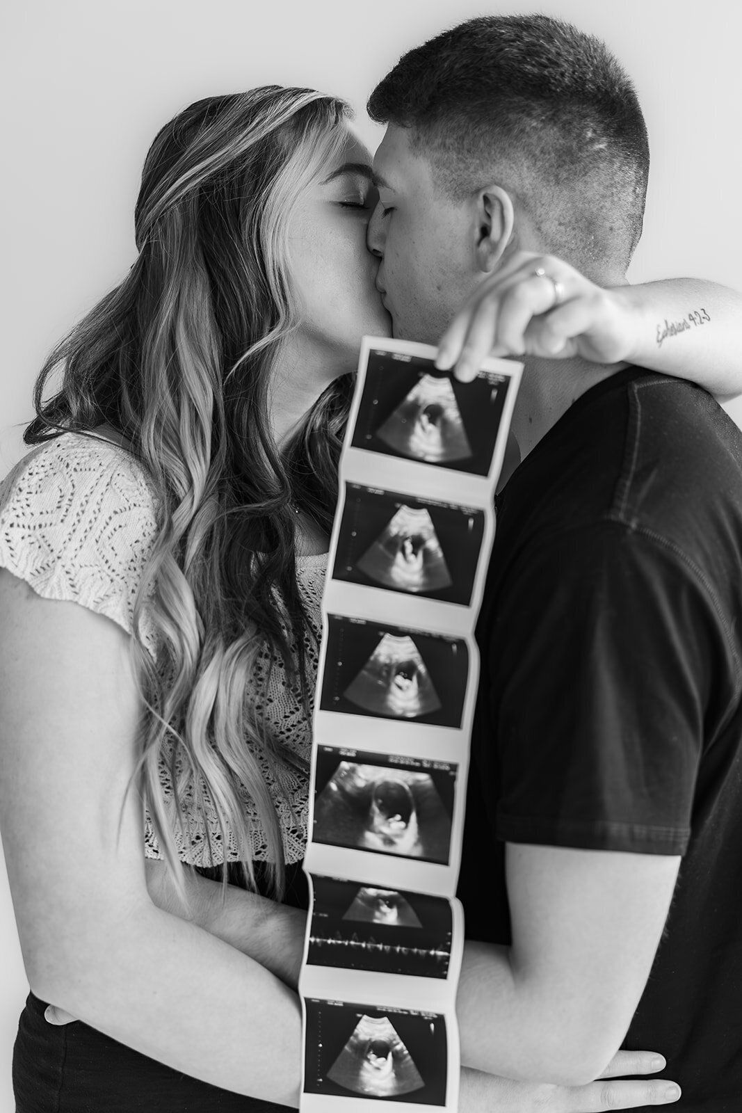 Announcement Photos 2024_Alexis Fox Photography + studio + Pregnancy Annoucement + Fortville + Indiana (14 of 29)