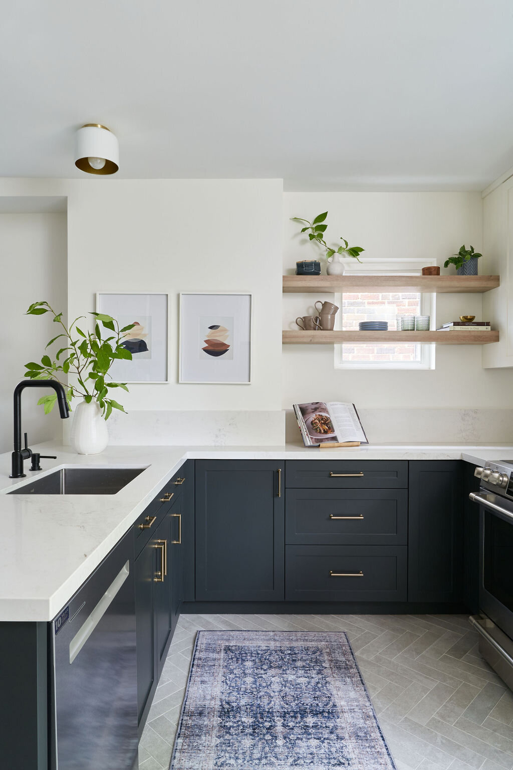 Two tone modern kitchen