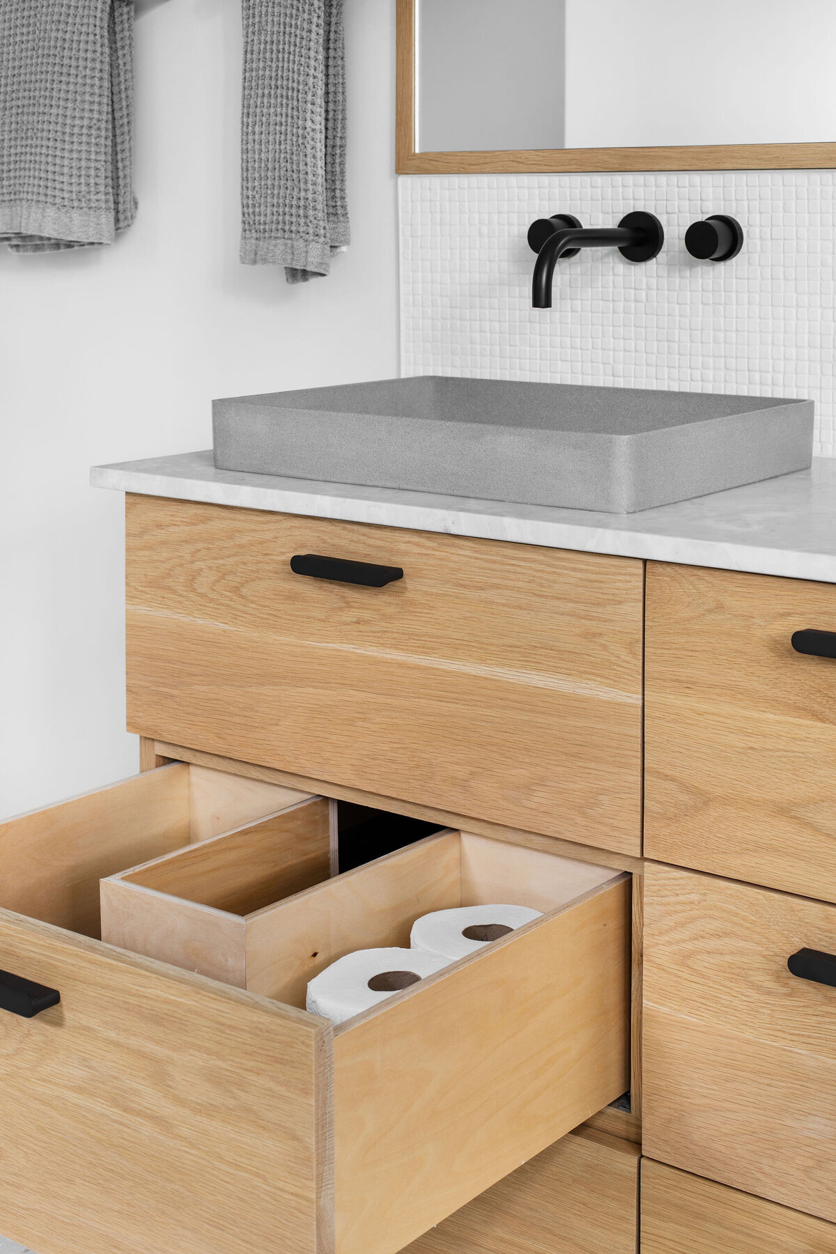hello-home-modern-bathroom-wood-vanity-design-austin-luxury-home-interior-9