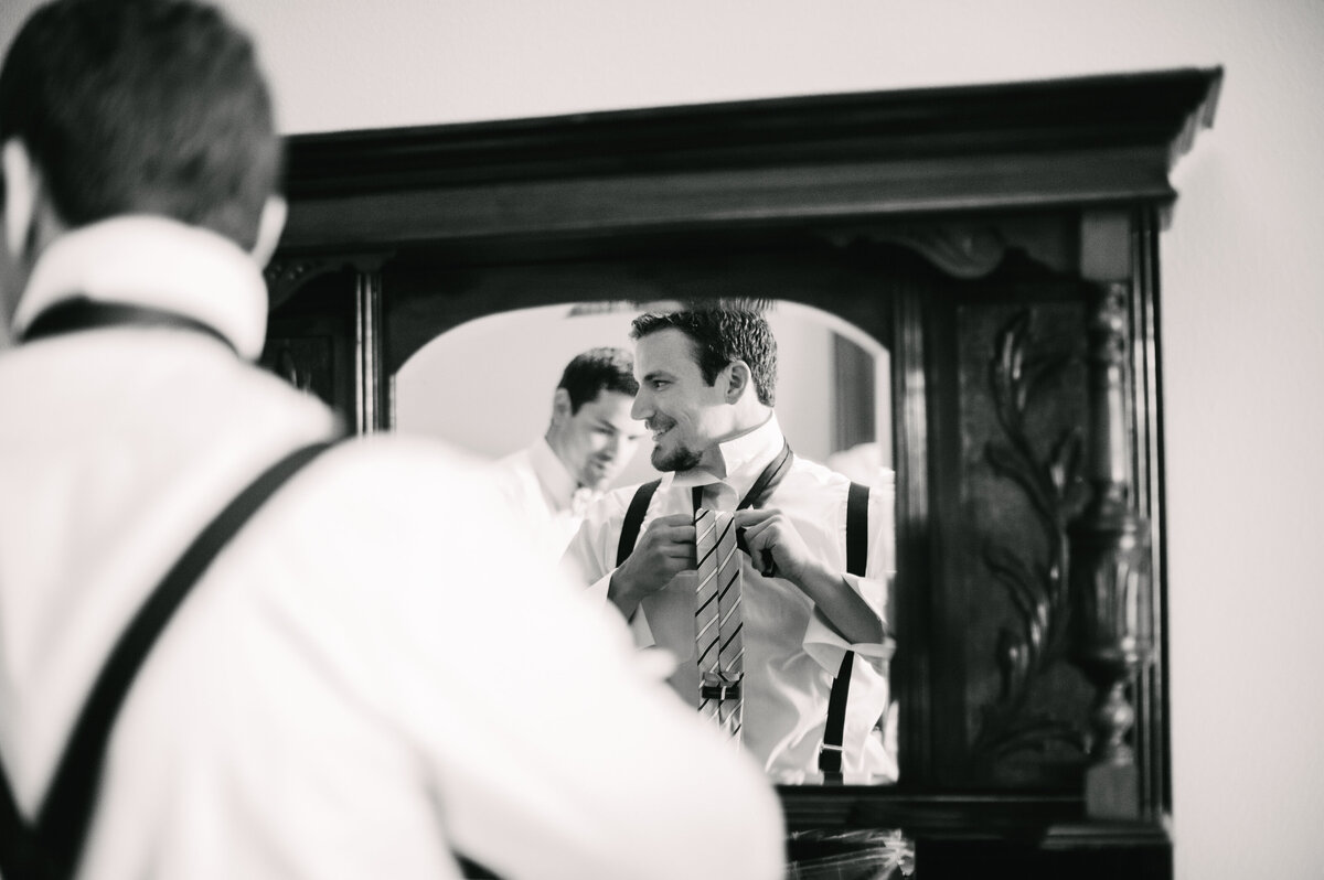 groomsmen-at-zenith-vineyard-wedding
