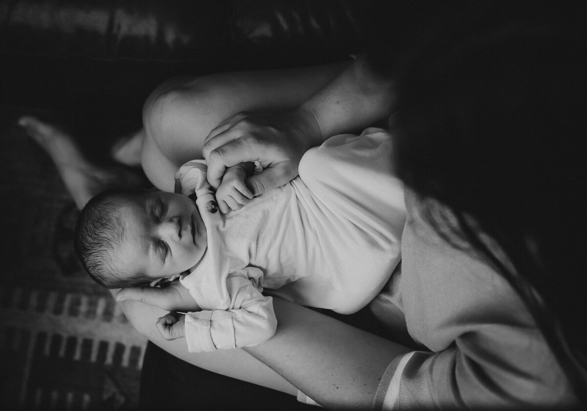 st-louis-newborn-photographer-6081 bw
