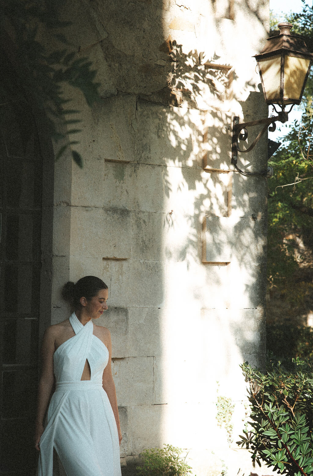 intimate-wedding-couple-garden-chateau1