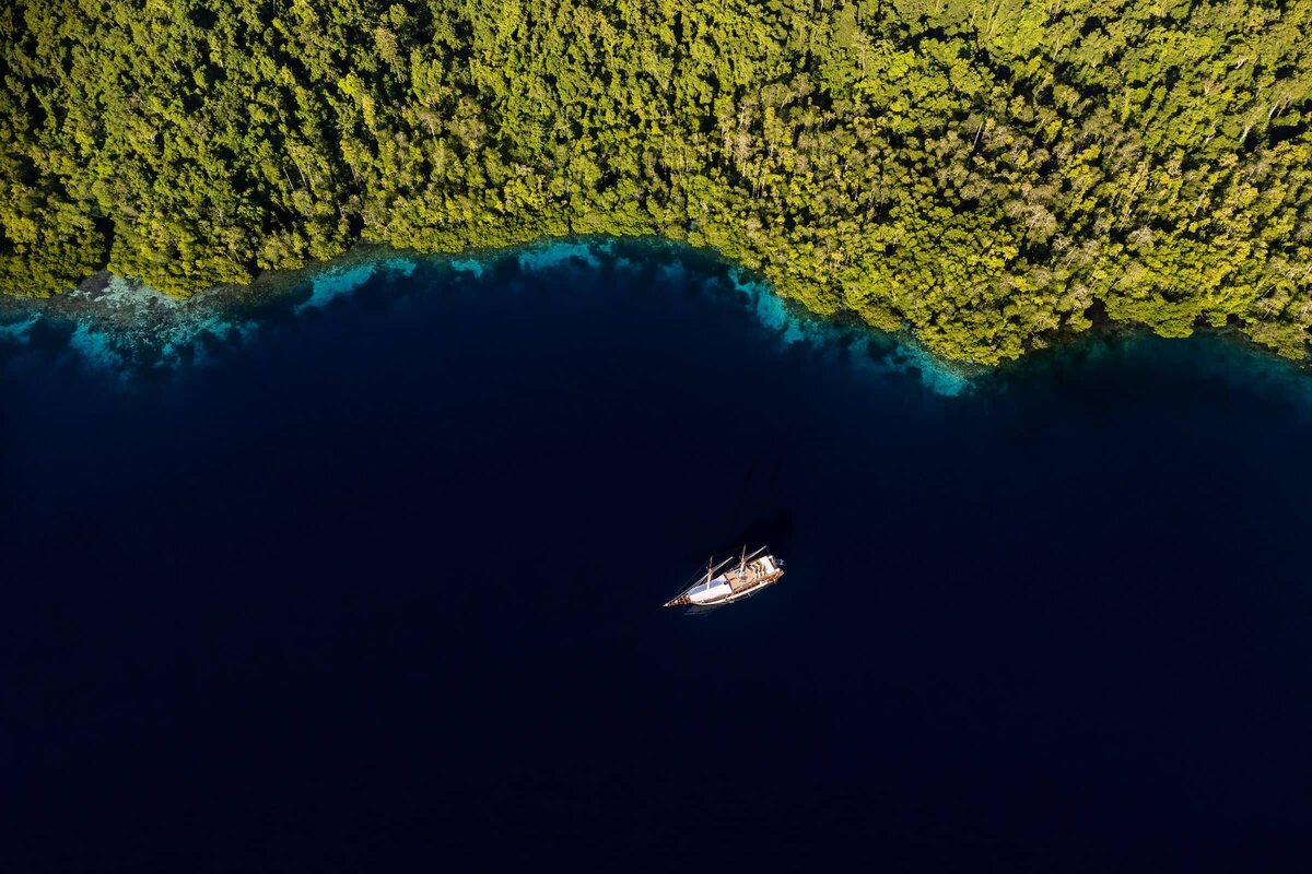 Luxury Yacht Charter Raja Ampat Majik Cruise (5)