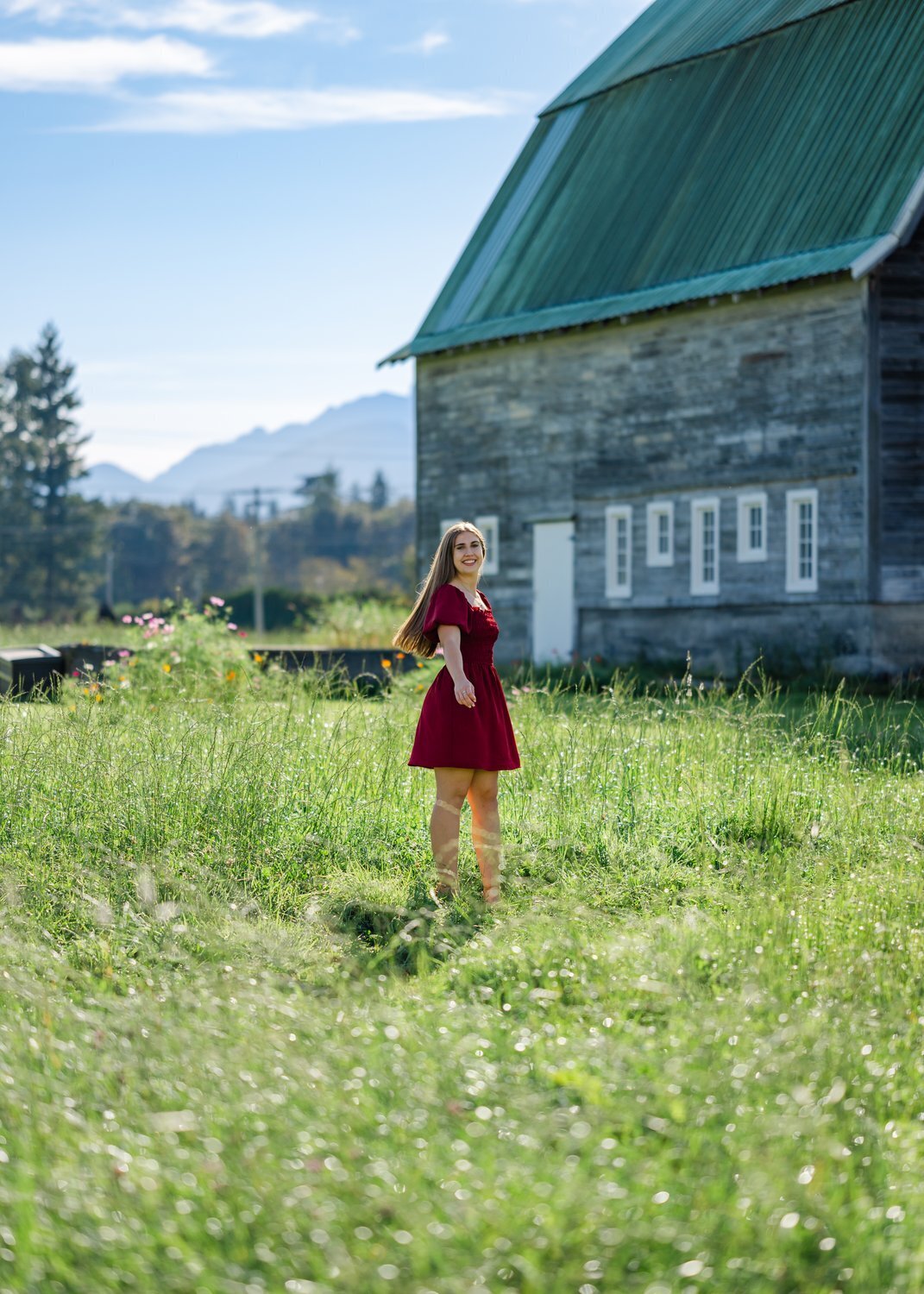 old owen barn snohomish senior girl twirling in grass
