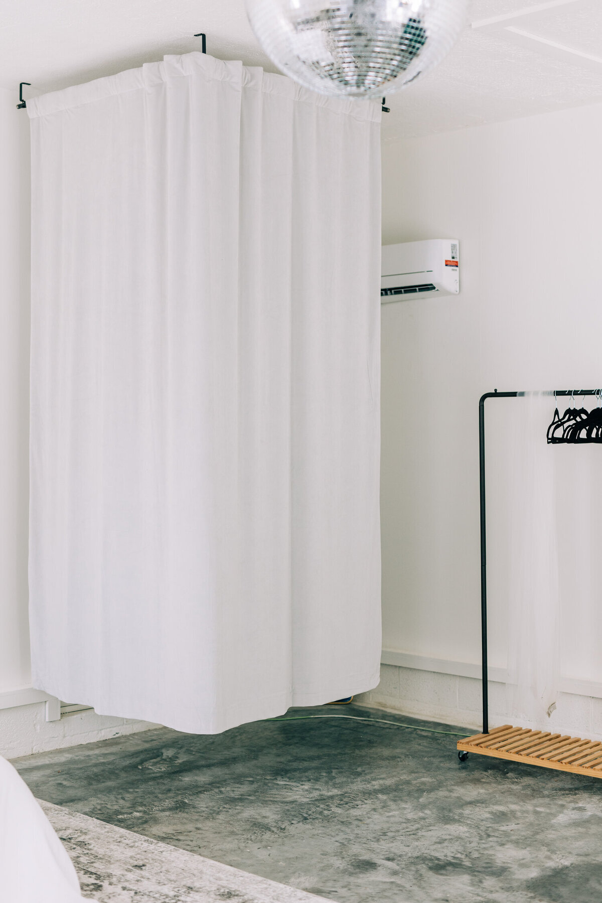 dressing area at wind photo knoxville boudoir photographer studio